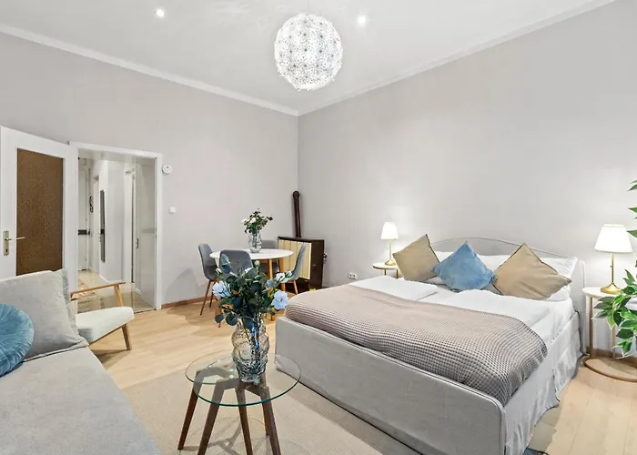 Charming Retreat - Close To Akh And Metro U6 Апартаменты