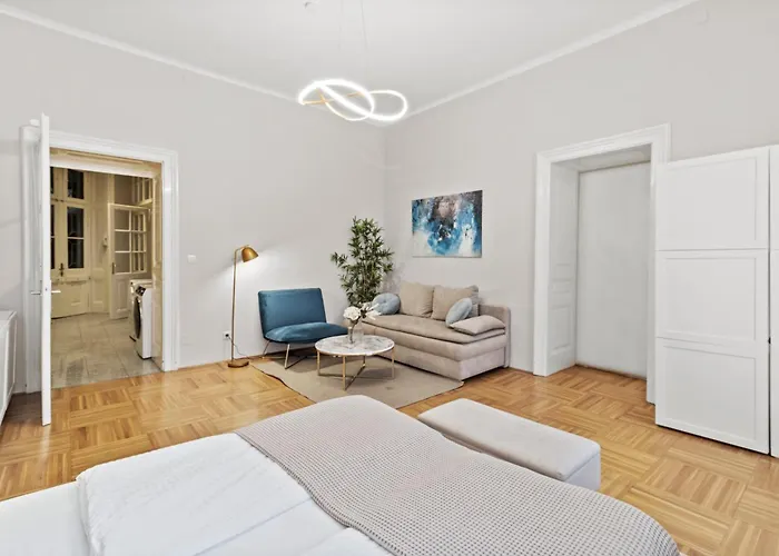 Charming Retreat - Close To Akh And Metro U6 *